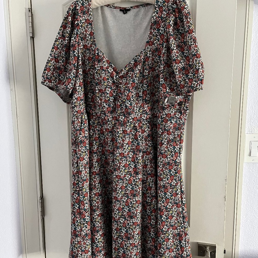 Torrid floral sweetheart dress with pockets sz 4